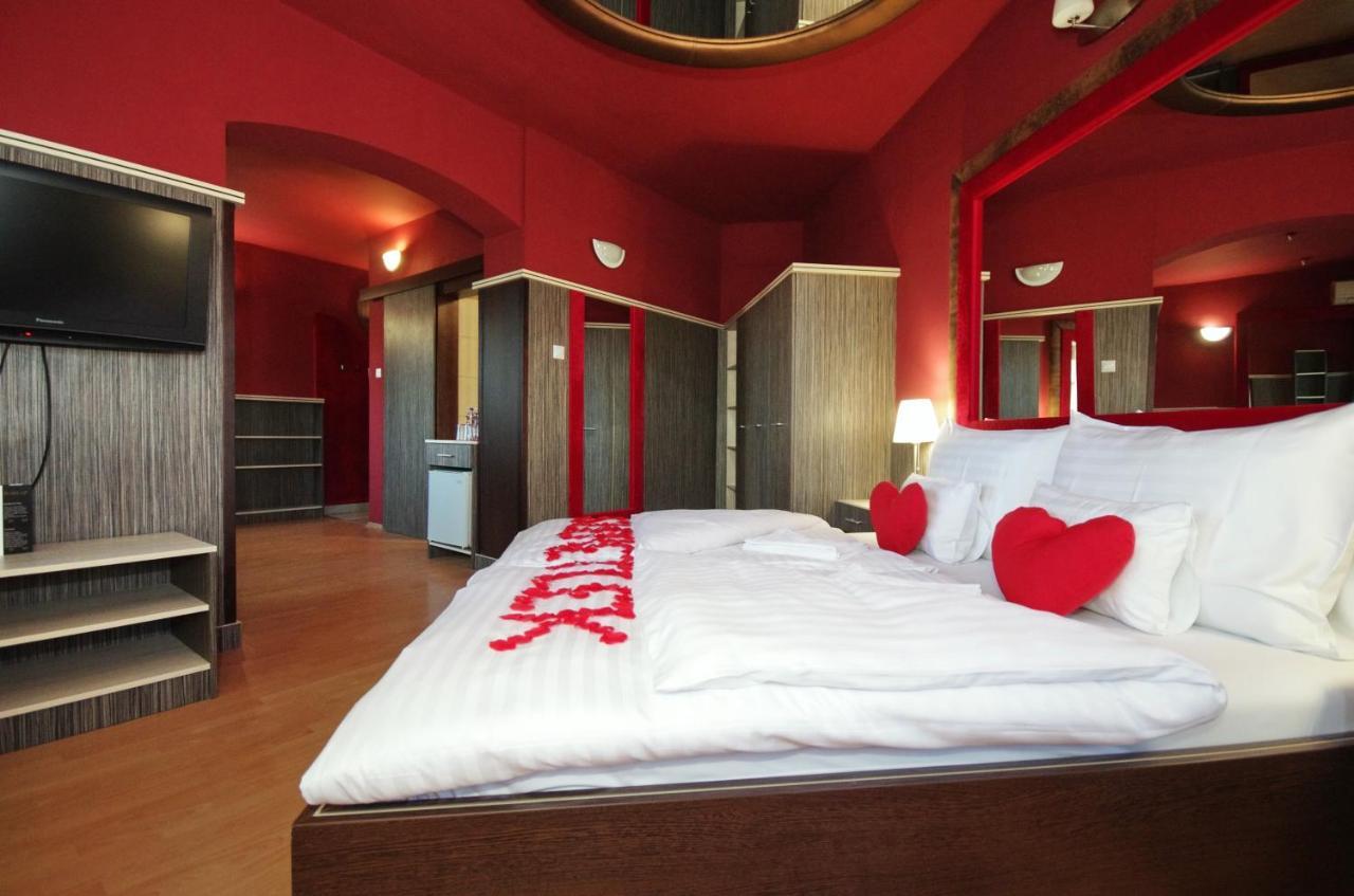 Hotel Corvin Дьюла Екстер'єр фото