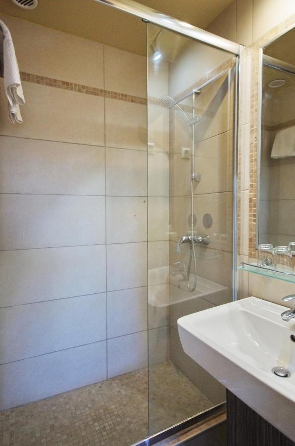 Hotel Corvin Дьюла Екстер'єр фото